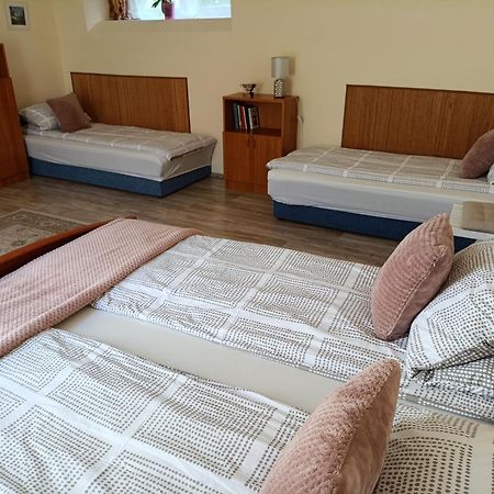 אגר Cehmesterek Apartman מראה חיצוני תמונה