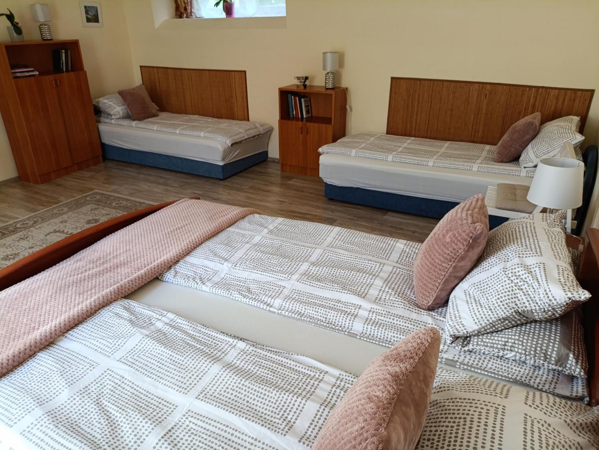 אגר Cehmesterek Apartman מראה חיצוני תמונה